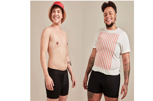 Homem e mulher em pé posando para foto

Descrição gerada automaticamente