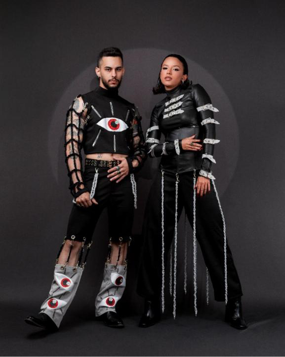 Pessoas posando para foto
O conteúdo gerado por IA pode estar incorreto.